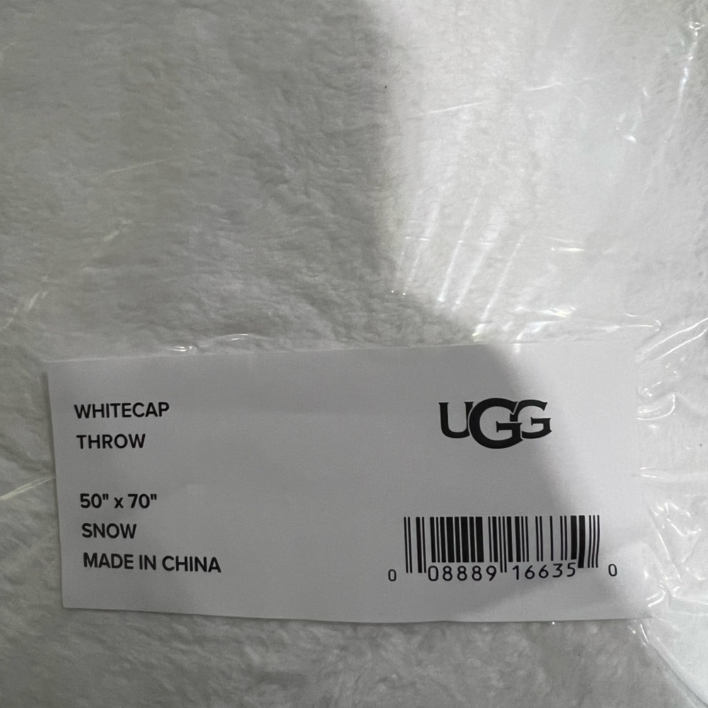 UGG® Whitecap Plush Flannel Throw, 50" x 70" - Picture 3 of 4